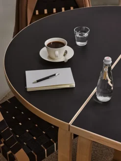 Aalto Table Half-Round 95, Ø120 cm fra Artek
