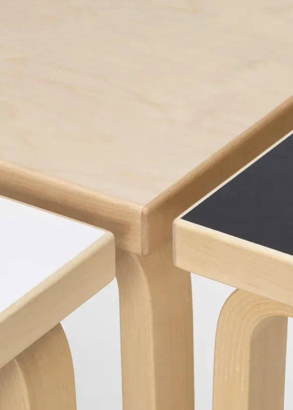 Aalto Table Square 81C, 75x75 cm fra Artek