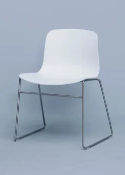 About a Chair AAC08 fra Hay