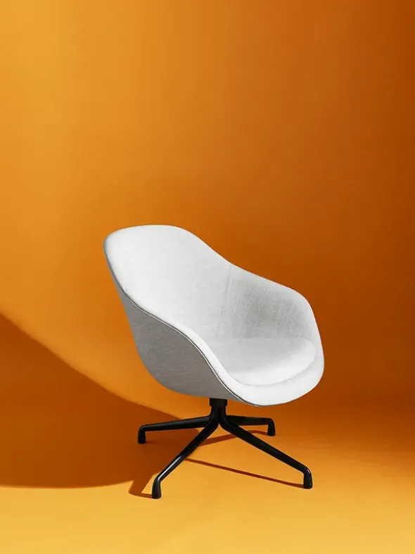 About a Lounge Chair low AAL81 fra Hay