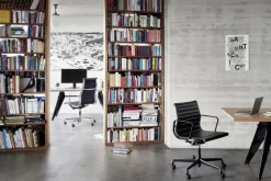 Aluminium Chair EA 117 Kontorstol, sort læder fra Vitra