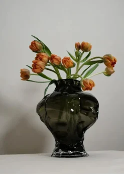 Ammonit Vase, new smoke fra Hein Studio
