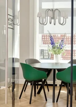 Apollo Chandelier 745, hvid opalglas fra Hay
