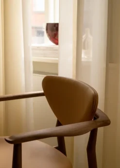 109 Armchair, valnød af Finn Juhl