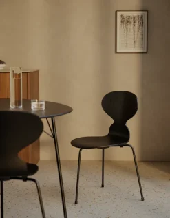 Arne Jacobsen Signatursæt: Special Edition Æggebordet m. 3 Myren Stole - Sort