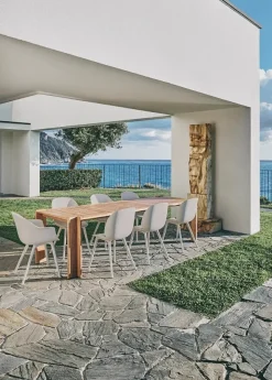 Atmosfera Dining Table fra GUBI