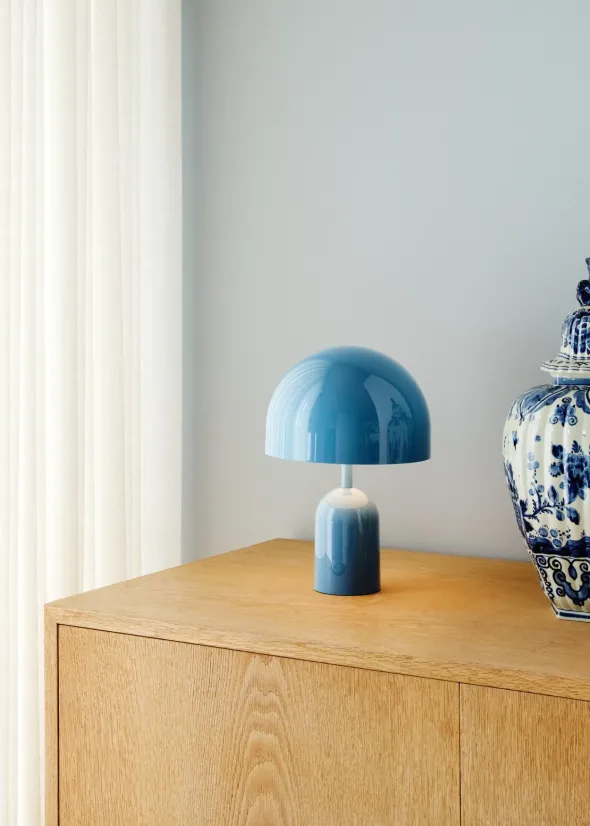 Bell portable bordlampe, Baby blue fra Tom Dixon
