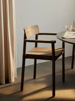 Betty TK10 Spisebordsstol, sortlakeret eg fra &Tradition