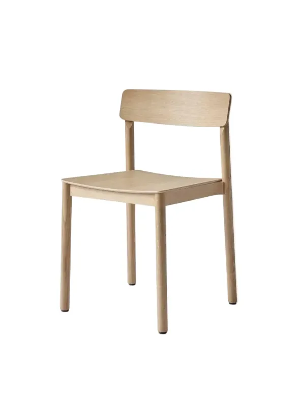 Betty TK2 Spisestol fra &Tradition