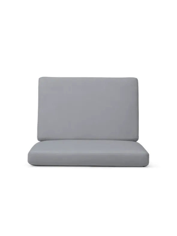 BK11 udendørs loungestol, olieret teak inkl. charcoal hynde fra Carl Hansen & Søn