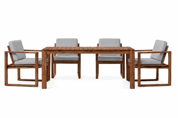 Bodil Kjær havemøbelsæt i olieret teak med 1 havebord og 4 havestole inkl. hynder fra Carl Hansen & Søn