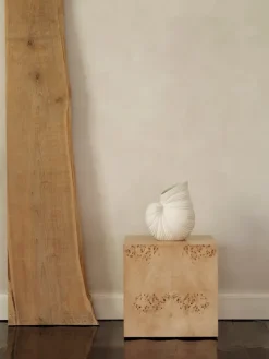 Burl Cube Side Table fra Ferm Living