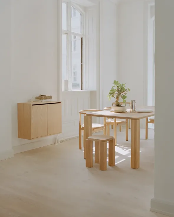Cabinet Tall w. Doors fra New Works