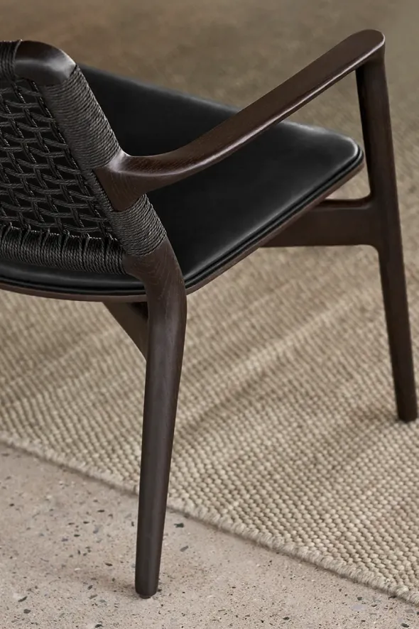Cabin loungestol, dark oak/black fra Vipp