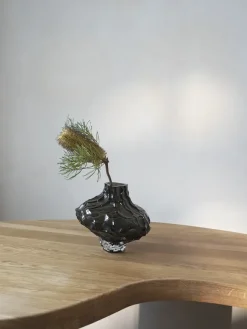 Canyon Vase Large, smoke fra Hein studio