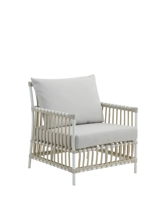 Caroline Exterior Lænestol, Dove White fra Sika-Design