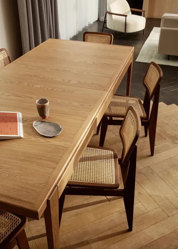 C-Chair American Walnut Oiled fra GUBI