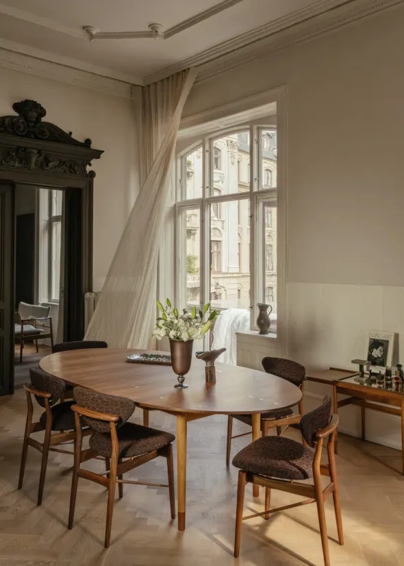 108 Chair, eg klar olie af Finn Juhl