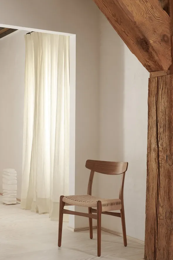 CH23 Spisestol, valnød olie af Hans J. Wegner