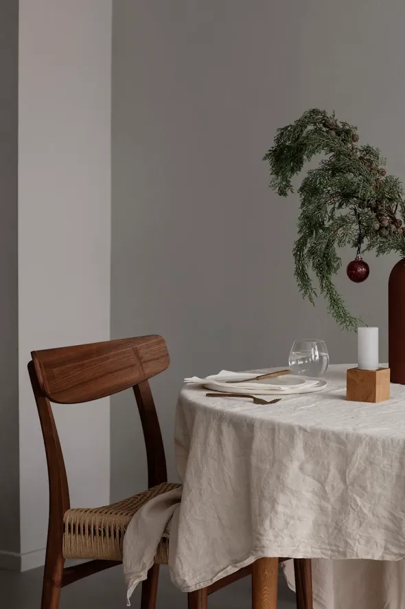 CH23 Spisestol, valnød olie af Hans J. Wegner