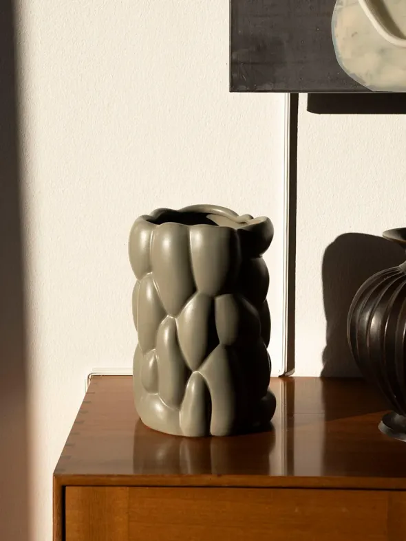 Cloud Vase, smoke green fra raawii