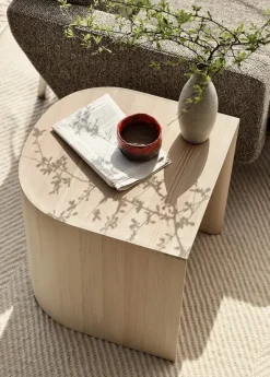 CM210 Taburet, fyrretræ af Cecilie Manz