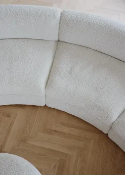 Coda sofa, curved middle, module 52 fra New Works