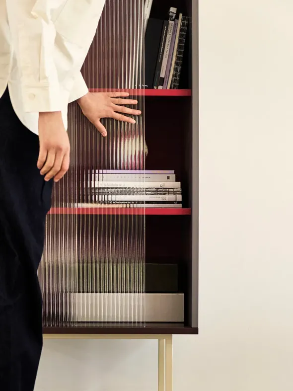 Colour Cabinet, tall med glasdøre fra Hay