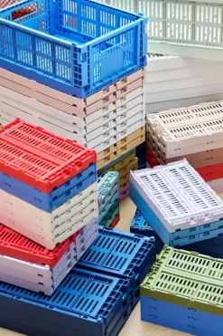 Colour crate M, electric blue fra Hay