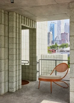 Copacabana Lounge Chair, international orange fra GUBI