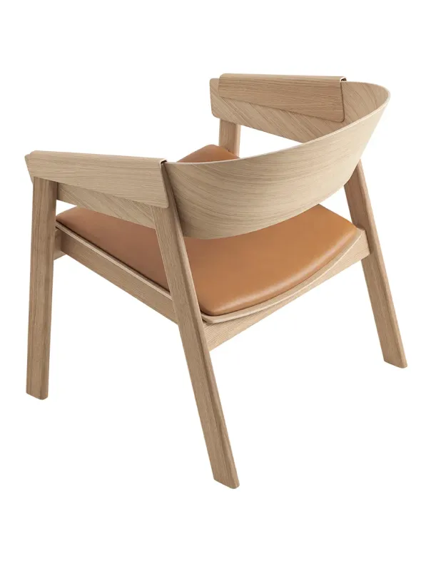 Cover Lounge Chair, oak w. cognac leather fra Muuto