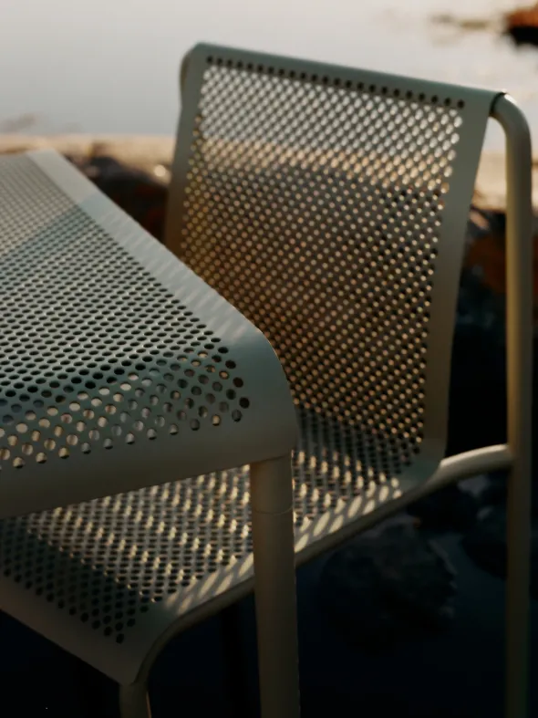 Dapple havebord, 80x80 fra Ferm Living