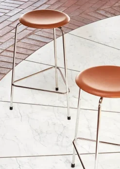 Dot barstol, valnød af Arne Jacobsen
