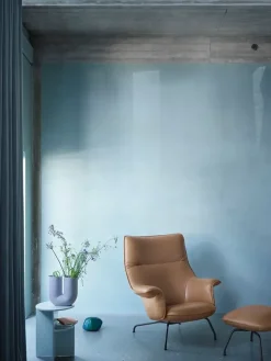 Doze Lounge Chair inkl. Fodskammel, black refine leather fra Muuto