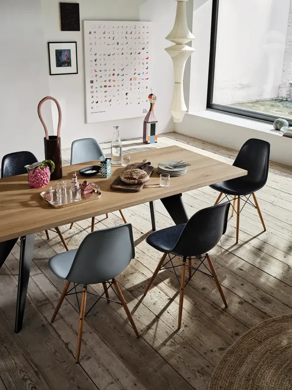 Eames Fiberglass Chair DSW, lys ahorn fra Vitra
