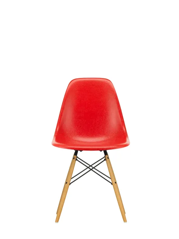 Eames Fiberglass Chair DSW, lys ahorn fra Vitra