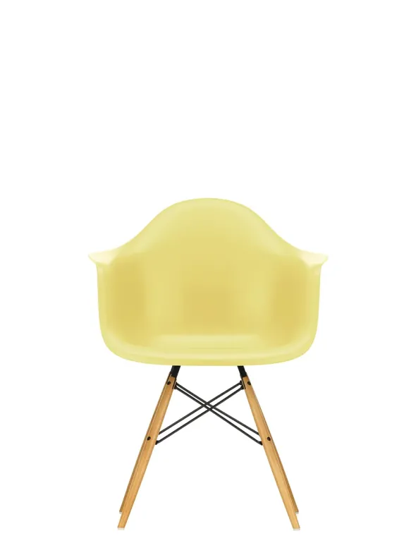 Eames Plastic Armchair DAW, ahorntræ fra Vitra