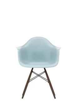 Eames Plastic Armchair DAW, mørkbejdset ahorntræ fra Vitra