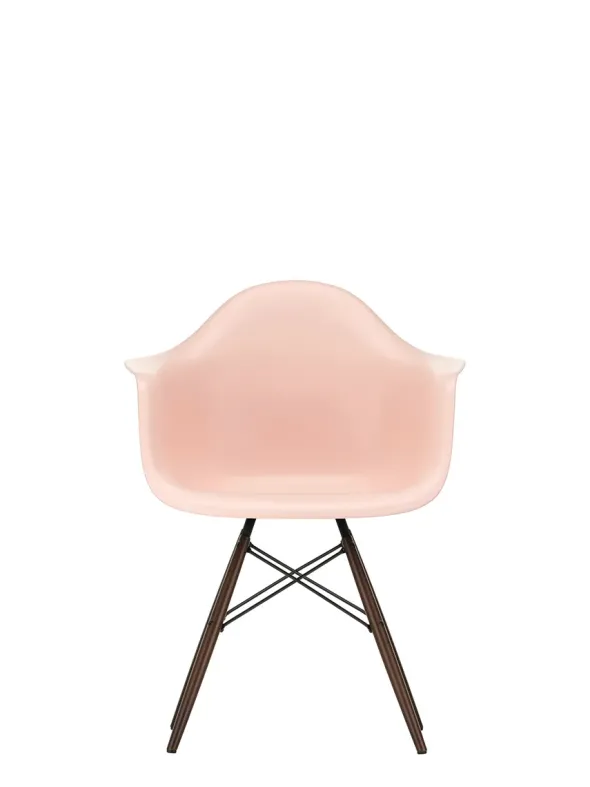 Eames Plastic Armchair DAW, mørkbejdset ahorntræ fra Vitra