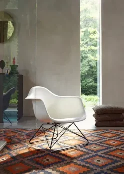 Eames Plastic Armchair LAR, forkromet fra Vitra