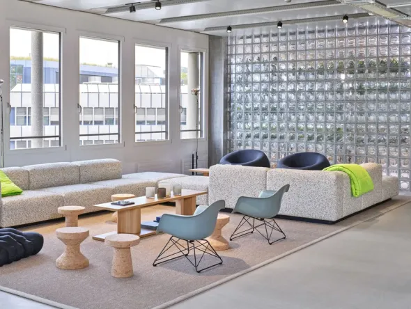 Eames Plastic Armchair LAR, hvidlakeret fra Vitra