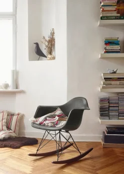 Eames Plastic Armchair RAR, gyngestol fra Vitra