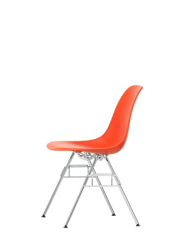 Eames Plastic Side Chair DSS-N, stabelbar fra Vitra