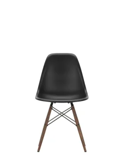 Eames Plastic Side Chair DSW, mørkbejdset ahorntræ fra Vitra