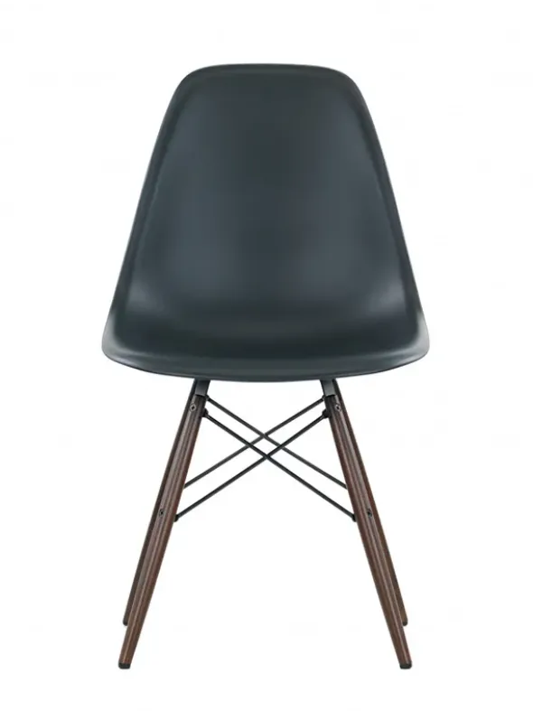 Eames Plastic Side Chair DSW, mørkbejdset ahorntræ fra Vitra