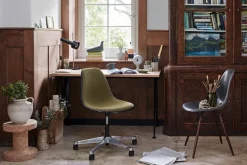 Eames Plastic Side Chair PSCC fra Vitra
