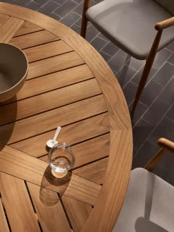 E022 Embrace havebord, Ø110 fra Carl Hansen & Søn