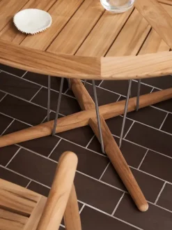 E022 Embrace havebord, Ø140 fra Carl Hansen & Søn