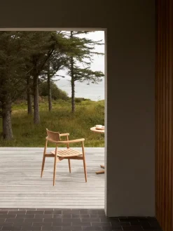 E008 Embrace havestol fra Carl Hansen & Søn