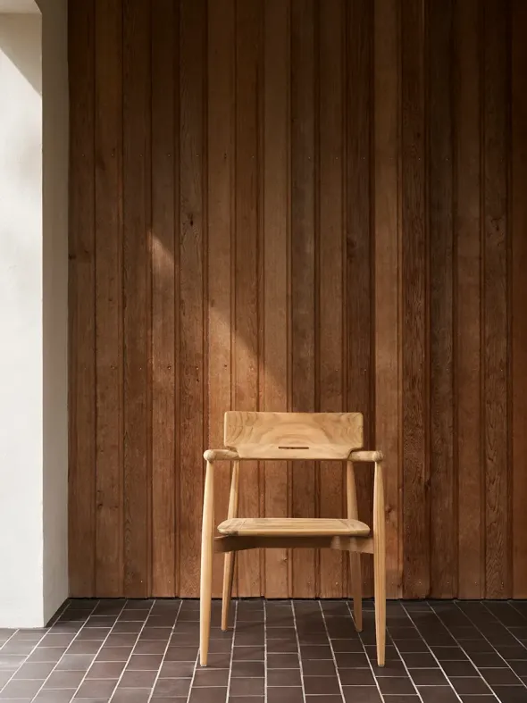 E008 Embrace havestol fra Carl Hansen & Søn